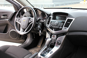 Chevrolet Cruze 1.8 Automaat • Väike läbisõit • ÜV 2027 (6 foto / 14)