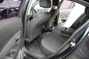 Chevrolet Cruze 1.8 Automaat • Väike läbisõit • ÜV 2027 (10 foto / 14)