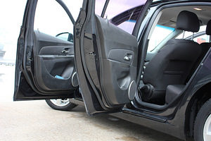 Chevrolet Cruze 1.8 Automaat • Väike läbisõit • ÜV 2027 (11 foto / 14)