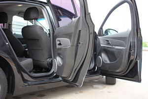 Chevrolet Cruze 1.8 Automaat • Väike läbisõit • ÜV 2027 (12 foto / 14)
