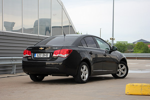 Chevrolet Cruze 1.8 Automaat • Väike läbisõit • ÜV 2027 (14 foto / 14)