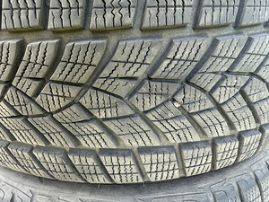 215/50R19 GoodYear Ultragrip Ice 2 plus (3 foto / 8)