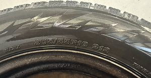 Bridgestone Blizzak 205/55R16 M+S 6-7мм. (с дисками Toyota) (5 фото из 9)