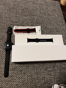 Apple Watch S5. 44mm (2 foto / 5)