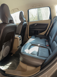 Volvo XC70 T6 2011 (10 foto / 12)