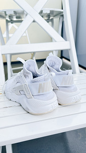 Nike Air Huarache jooks Ultra GS - 35,5 (22,5cm) tossud (2 foto / 4)