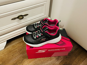 Skechers tossud tüdrukule, suurus 33 (3 foto / 3)
