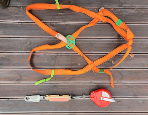 Kukkumispiiraja,terastrossiga,tagasikeritav+turvarakmed (1 foto / 5)
