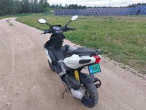 Aprilia SR50R Roller / Mopeed (3 foto / 7)
