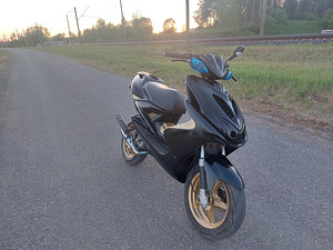 Yamaha Aerox 70cc Roller / Mopeed (5 foto / 7)