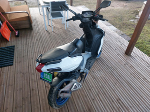 Aprilia SR50R Roller / Mopeed (5 foto / 8)