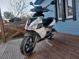 Aprilia SR50R Roller / Mopeed (6 foto / 8)