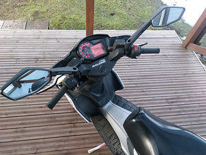 Aprilia SR50R Roller / Mopeed (7 foto / 8)