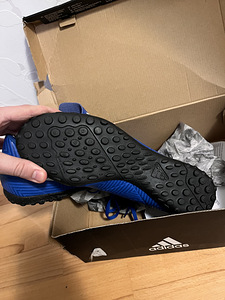 Adidas jalgpalli puutsad, suurus 43 (3 foto / 4)