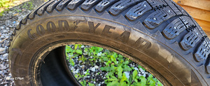 Müüa naastrehvid 215x55x17 Goodyear (9 foto / 10)