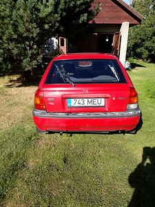 Mazda 323 (2 foto / 3)