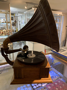 Grammofon. Saksamaa (3 foto / 9)