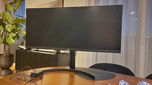 Монитор LG 34" ультраширокий (с дефектным экраном) (1 фото из 3)