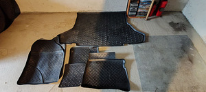 Напольные коврики, коврики для багажа, коврик для приборной панели Toyota Prius