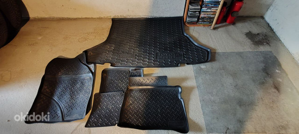 Toyota Prius коврики на пол, для багажа, для приборной (фото #1)