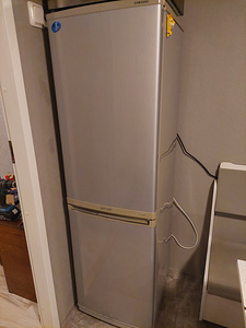 Холодильник Samsung (3 фото из 3)