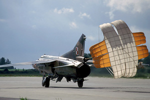 Lennuki MIG 23 Pidurduslangevari