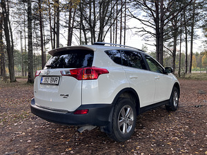 Toyota Rav4 (3 foto / 11)