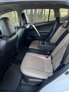 Toyota Rav4 (6 foto / 11)