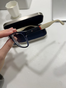 Prillid Tommy Hilfiger (-3,00) (3 foto / 4)