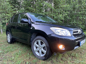 Toyota RAV-4 (3 фото из 9)