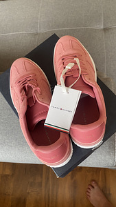 Tommy Hilfiger (3 foto / 3)