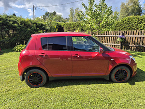 SUZUKI SWIFT (7 фото из 15)