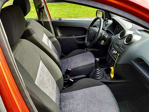Ford Fiesta 1.3l 2006a (5 foto / 6)