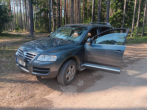 VW Touareg (1 foto / 12)