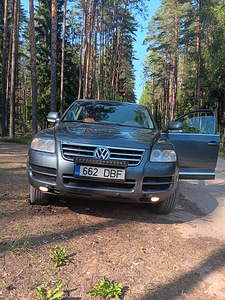 VW Touareg (7 foto / 12)