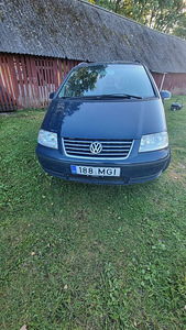 VW Sharan (2 фото из 12)