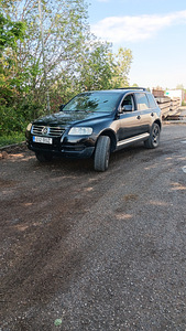 VW Touareg (7 фото из 9)