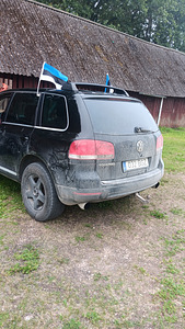 VW Touareg (5 фото из 9)