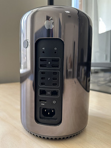 MacPro 6.1 (2 foto / 4)