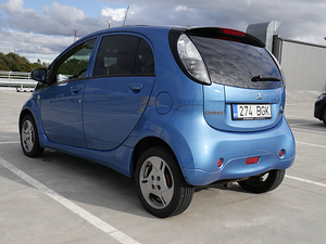 Mitsubishi i-MiEV (4 foto / 13)