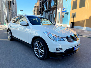 Infiniti EX30 Premium AWD 3.0 TDI V6 175kv (4 foto / 15)
