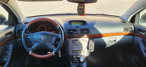 Toyota Avensis (7 foto / 8)