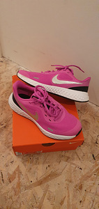 Nike tossud EUR 36