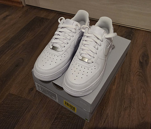 Nike Air Force 1 tossud (2 foto / 5)
