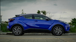 2022 Toyota CH-R (2 foto / 14)