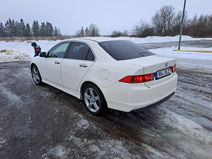 Honda Accord (3 foto / 4)