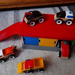 Ikea Parkimismaja mäega + 5 autod (1 foto / 3)