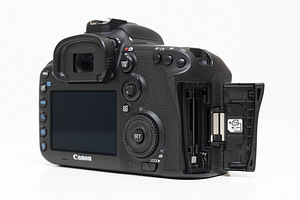 Peegelkaamera Canon EOS 7D Mark II (4 foto / 9)