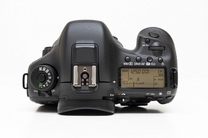 Peegelkaamera Canon EOS 7D Mark II (7 foto / 9)