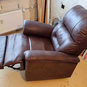 Kiikuv/pöörlev tugitool jalatoemehhanismiga (1 foto / 9)